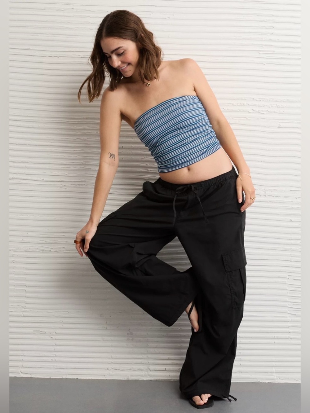 AE Low-Rise Baggy Cargo Parachute Pant